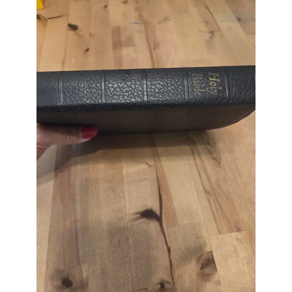 Vintage 1930s KJV World Publishing Holy Bible. Black pebble leather, great shape